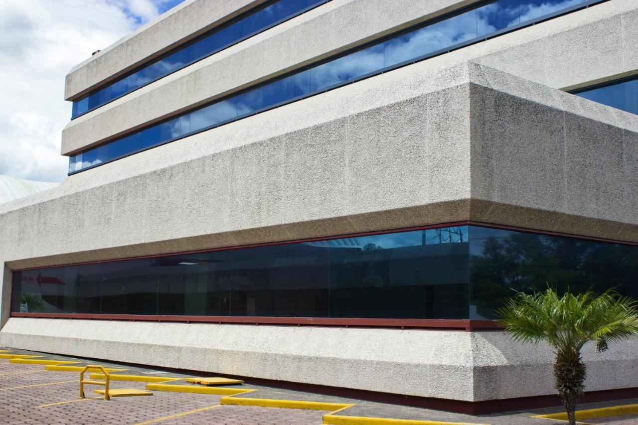 ホテル サン ファン パーク San Juan del Río エクステリア 写真 The headquarters of the National Institute of Statistics of El Salvador.