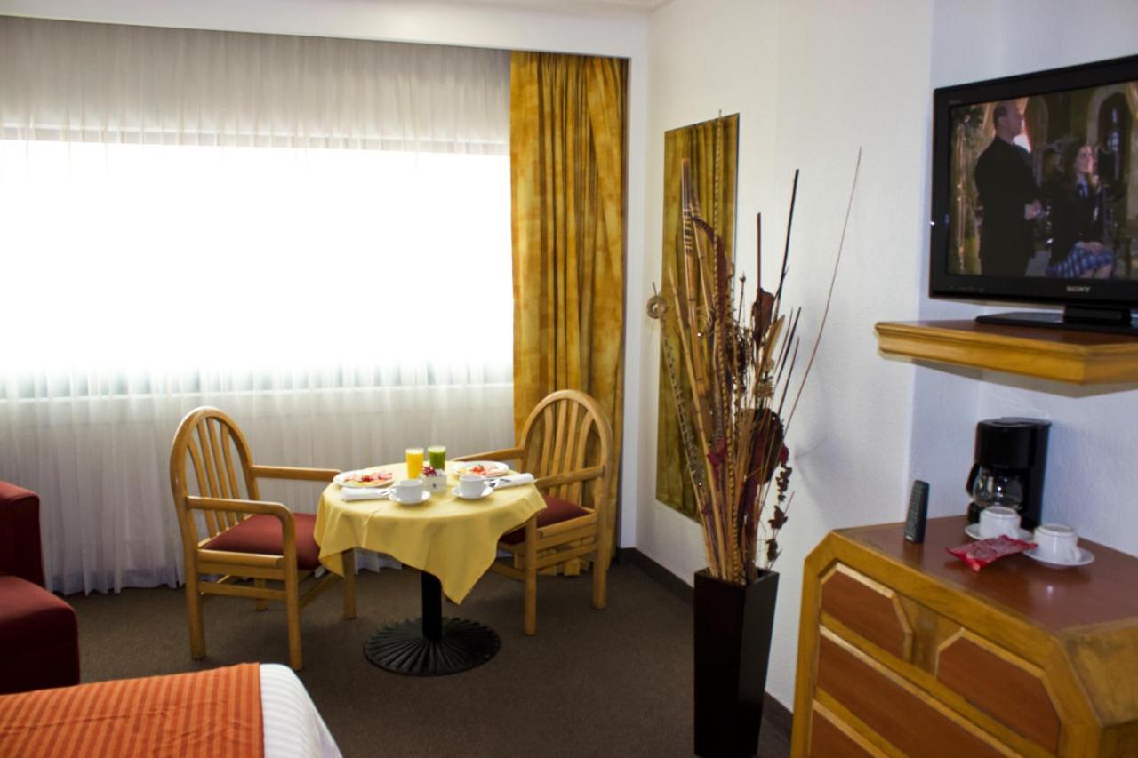 ホテル サン ファン パーク San Juan del Río エクステリア 写真 A room at the hotel