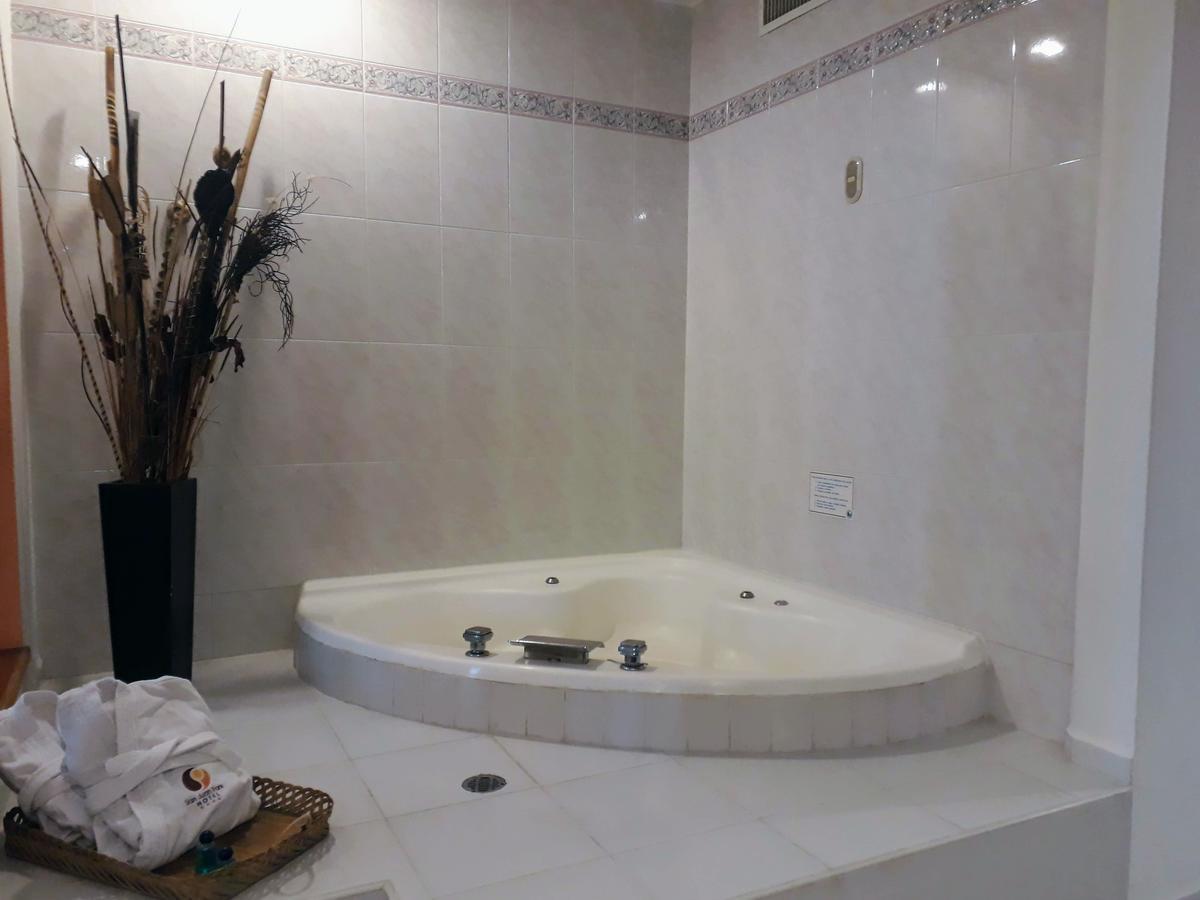 ホテル サン ファン パーク San Juan del Río エクステリア 写真 A whirlpool bathtub